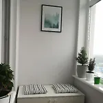 Perfect Near To Train Station And Of Center Apartment