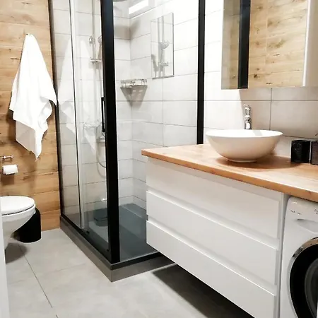 아파트 Perfect Near To Train Station And Of Center