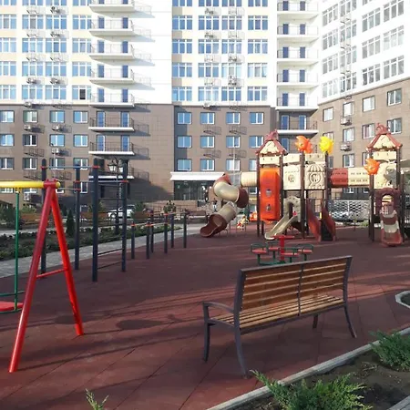 Perfect Near To Train Station And Of Center *