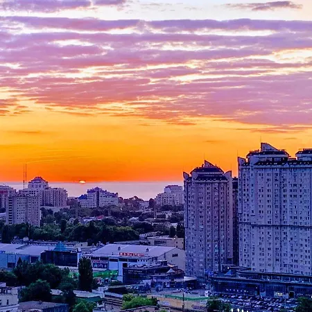 Perfect Near To Train Station And Of Center