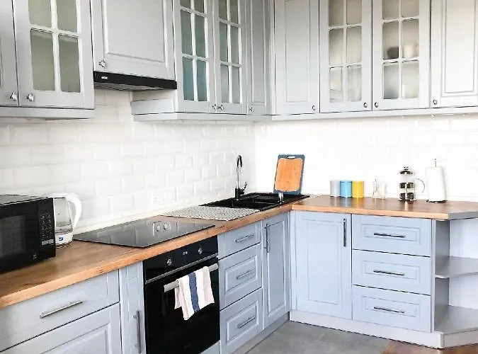 Perfect Near To Train Station And Of Center