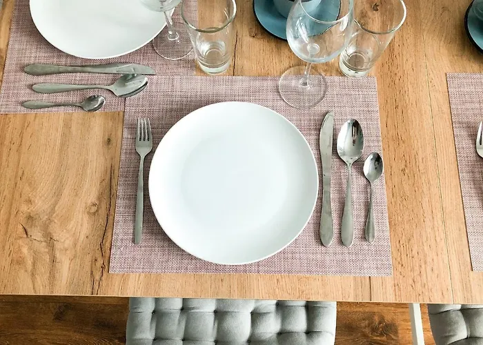 Perfect Near To Train Station And Of Center *